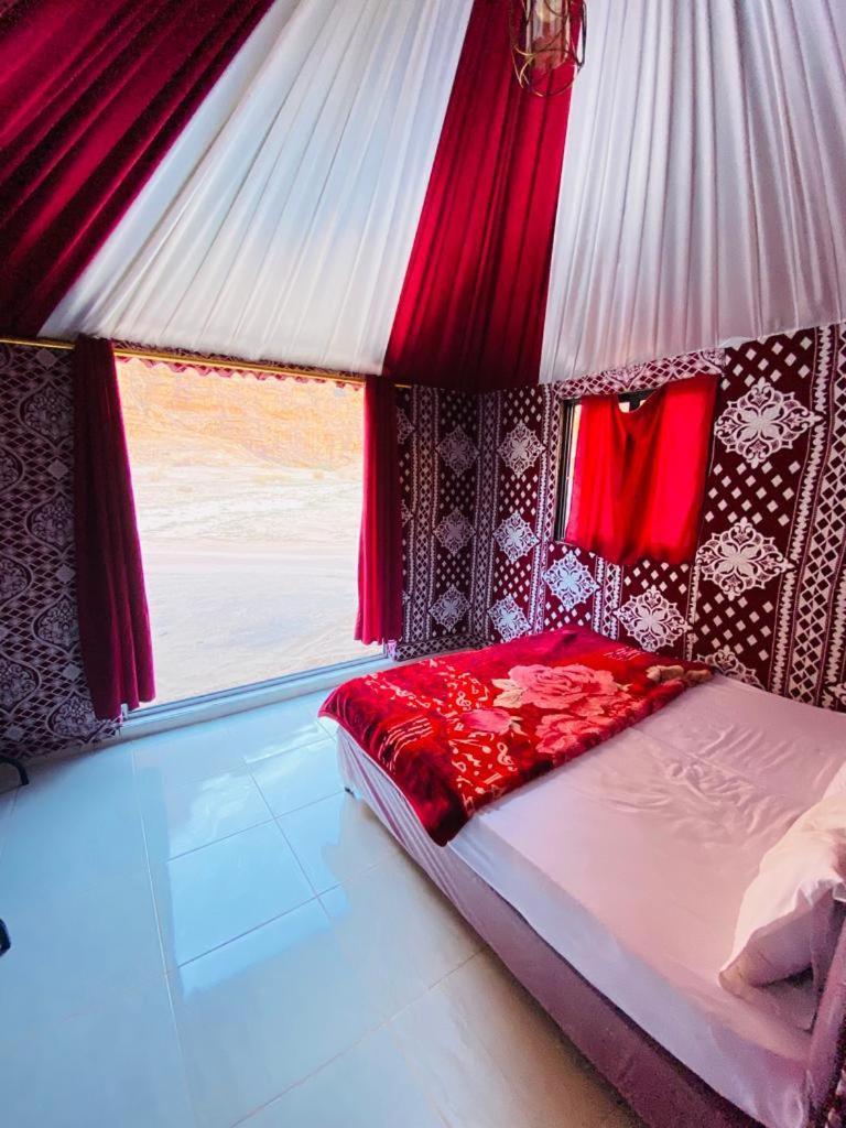 Sunrise Luxury Camp Hotel Wadi Rum Buitenkant foto