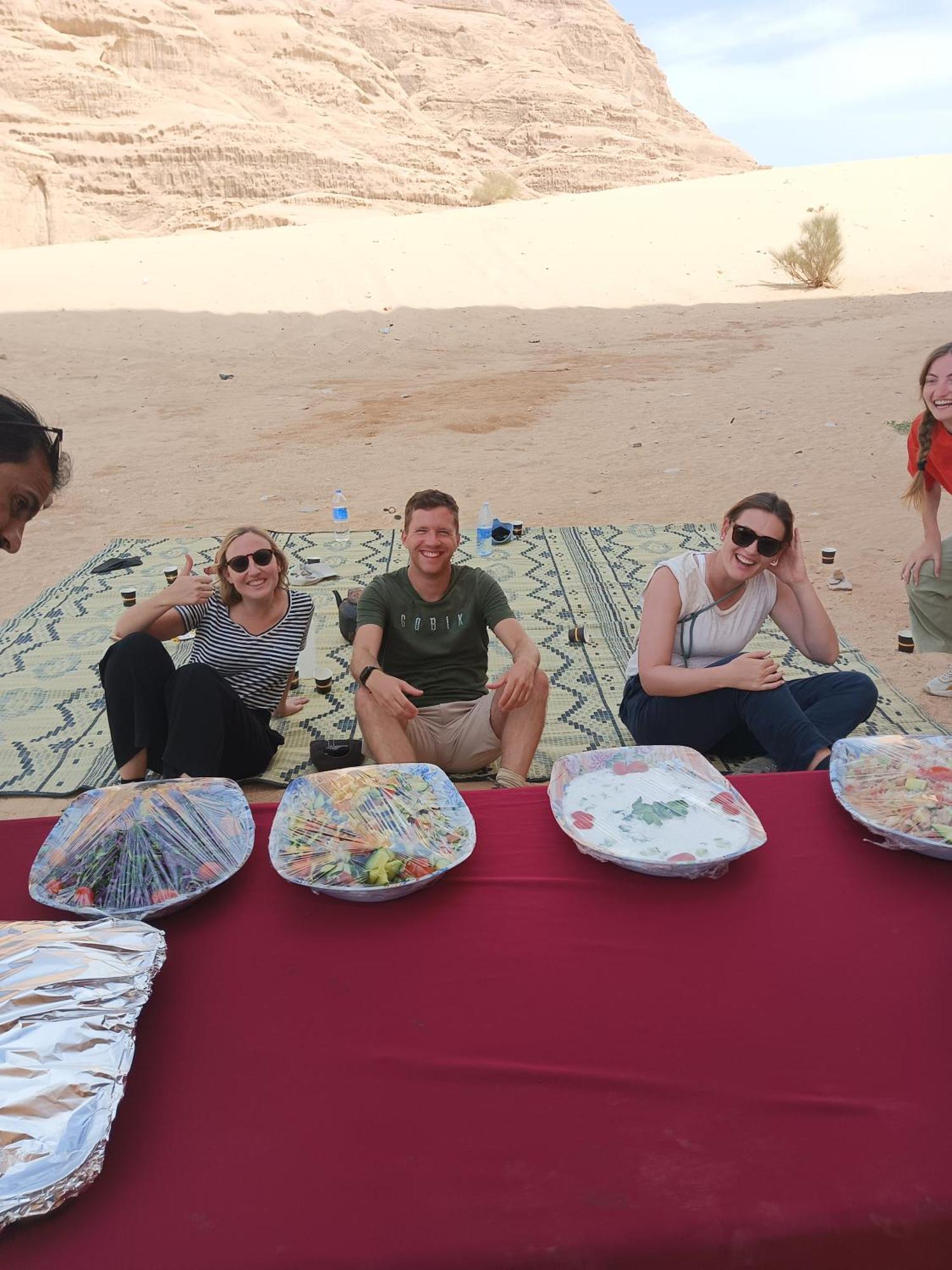 Sunrise Luxury Camp Hotel Wadi Rum Buitenkant foto