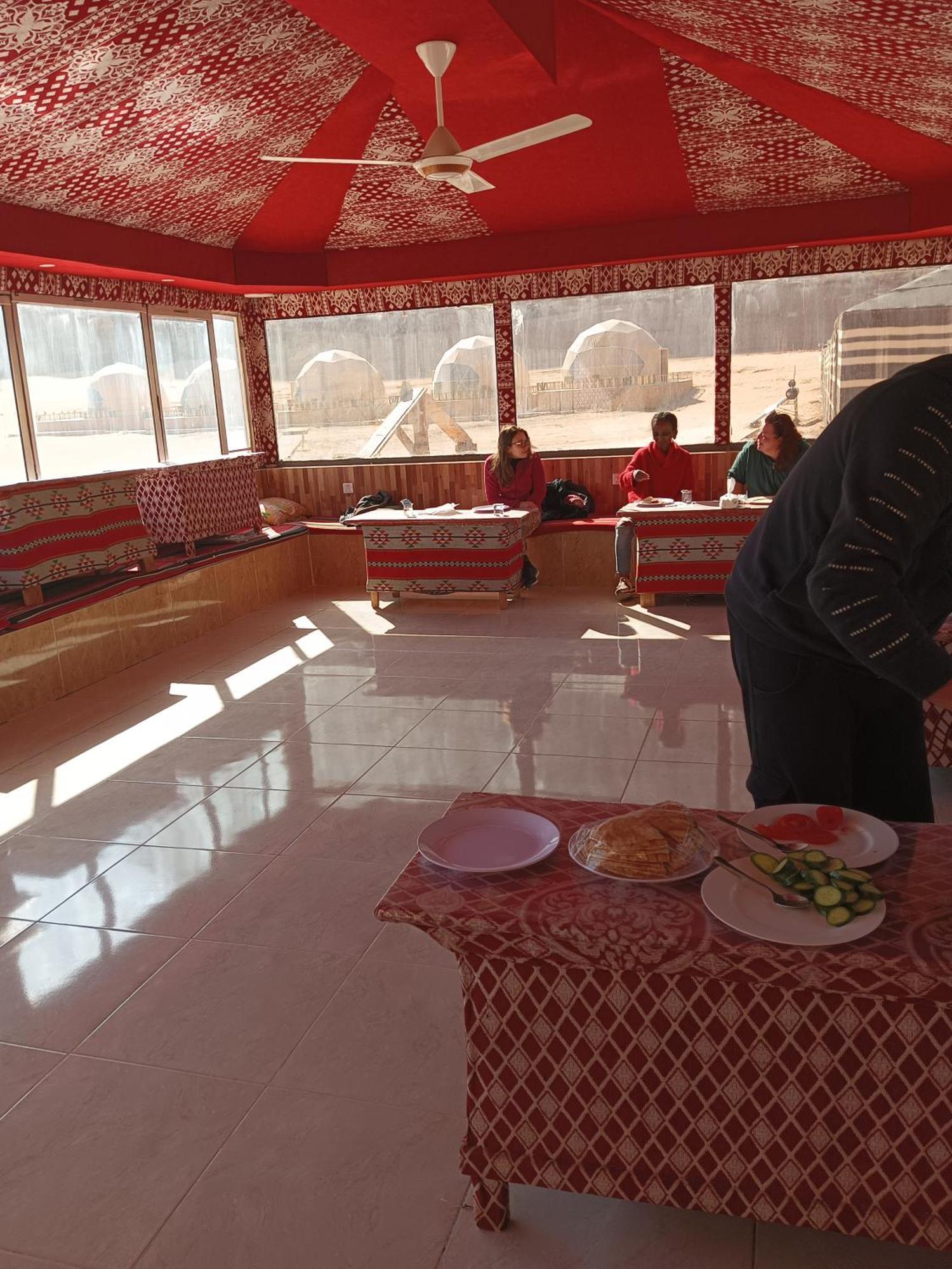 Sunrise Luxury Camp Hotel Wadi Rum Buitenkant foto