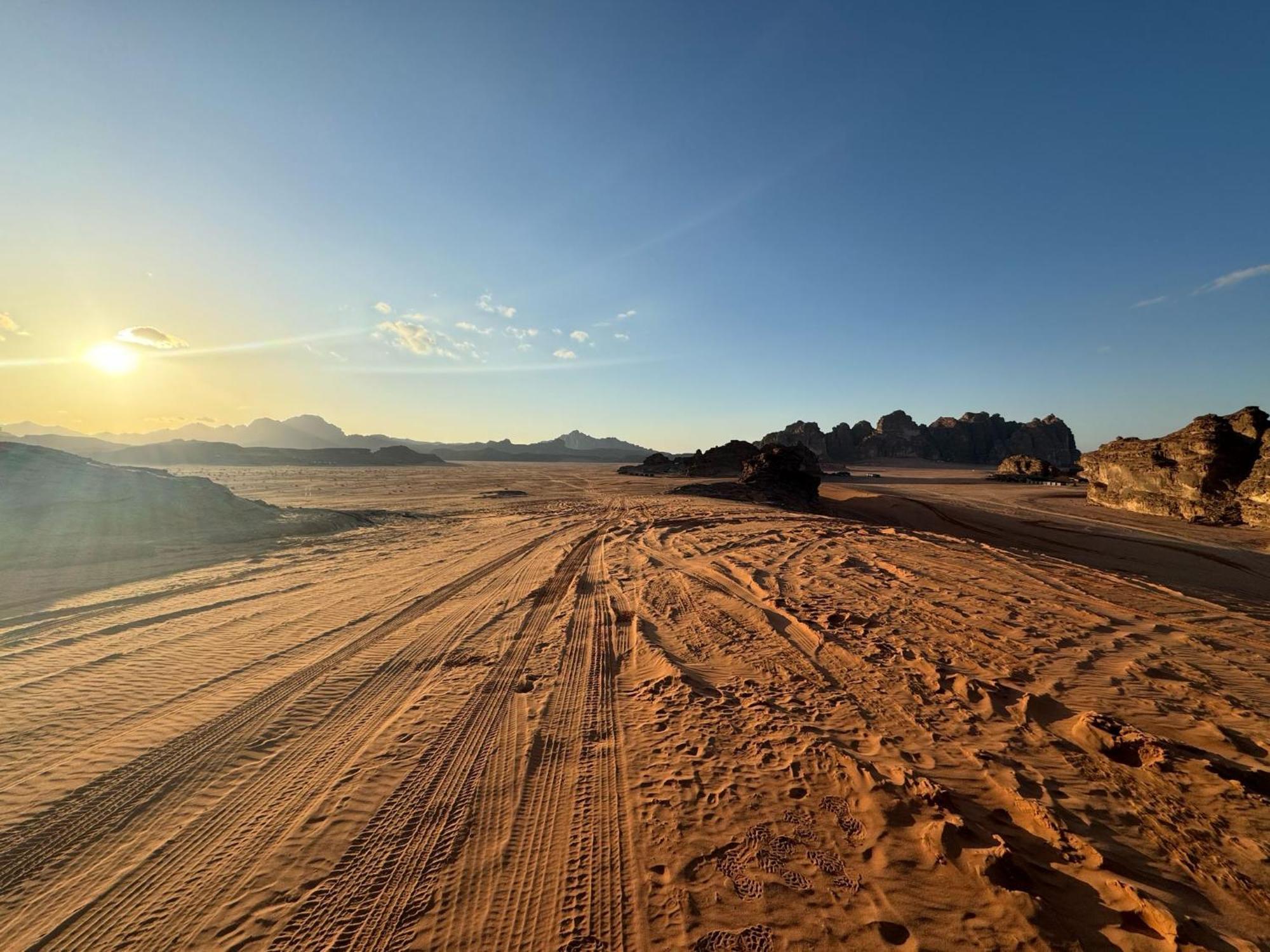 Sunrise Luxury Camp Hotel Wadi Rum Buitenkant foto