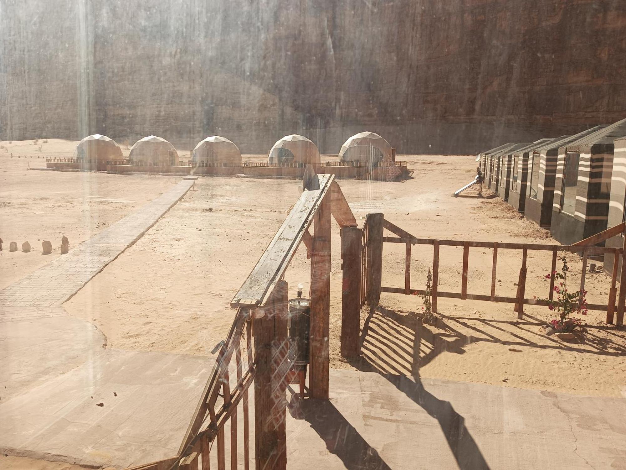 Sunrise Luxury Camp Hotel Wadi Rum Buitenkant foto